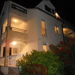 Yvonne Apartman Trogir